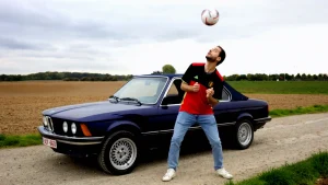 De Bélgica a EE.UU. en un BMW 82: el viaje del superfan El Manawy hacia el Mundial