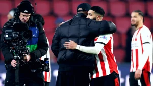 Kompany habló con el rival de PSV tras el 2-1 y prendió la previa del Bayern