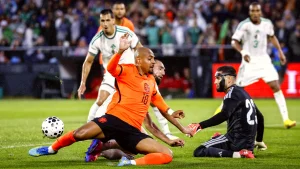 Bronca de Países Bajos tras el 1-0 con Argelia: falló y lo pagó caro
