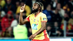 Saint-Maximin acordó con Charlotte y deja atrás su etapa en Francia